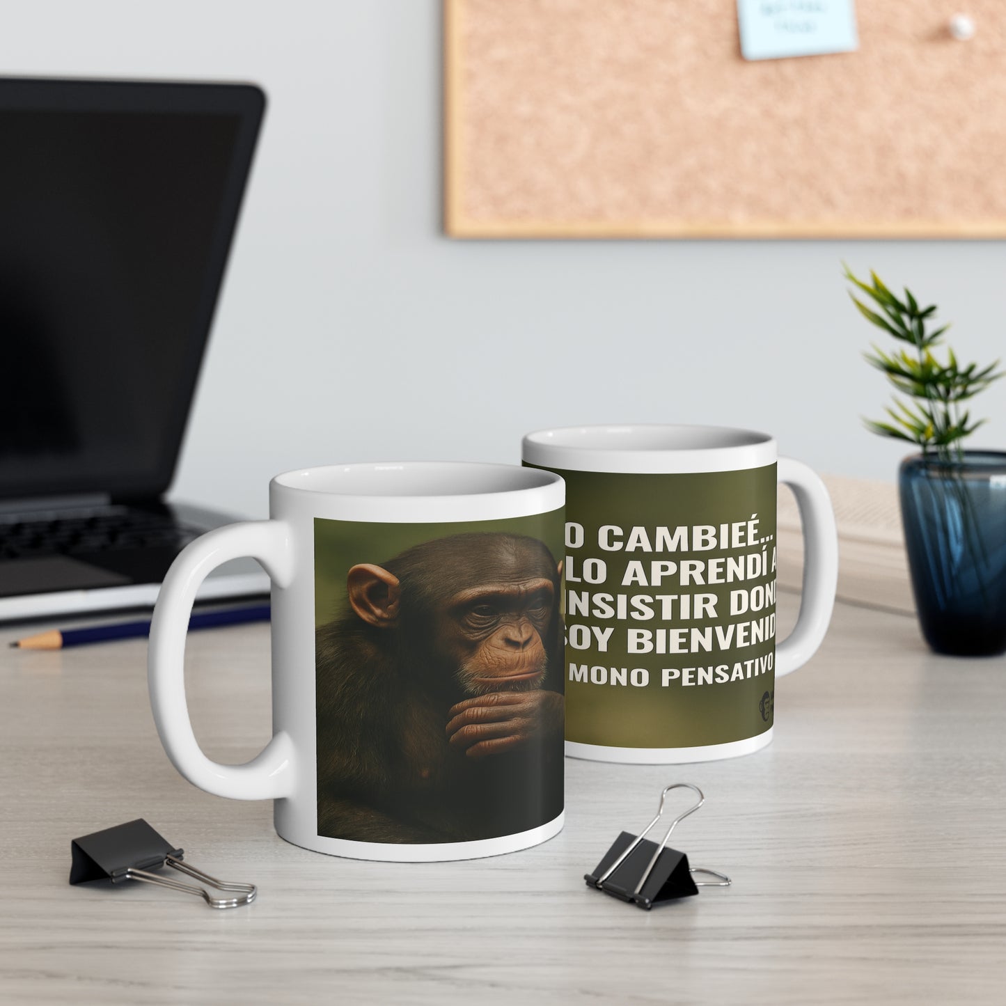 "Taza Reflexiva: El Mono que se cansó de insistir"- 11oz Taza Del Mono Pensativo